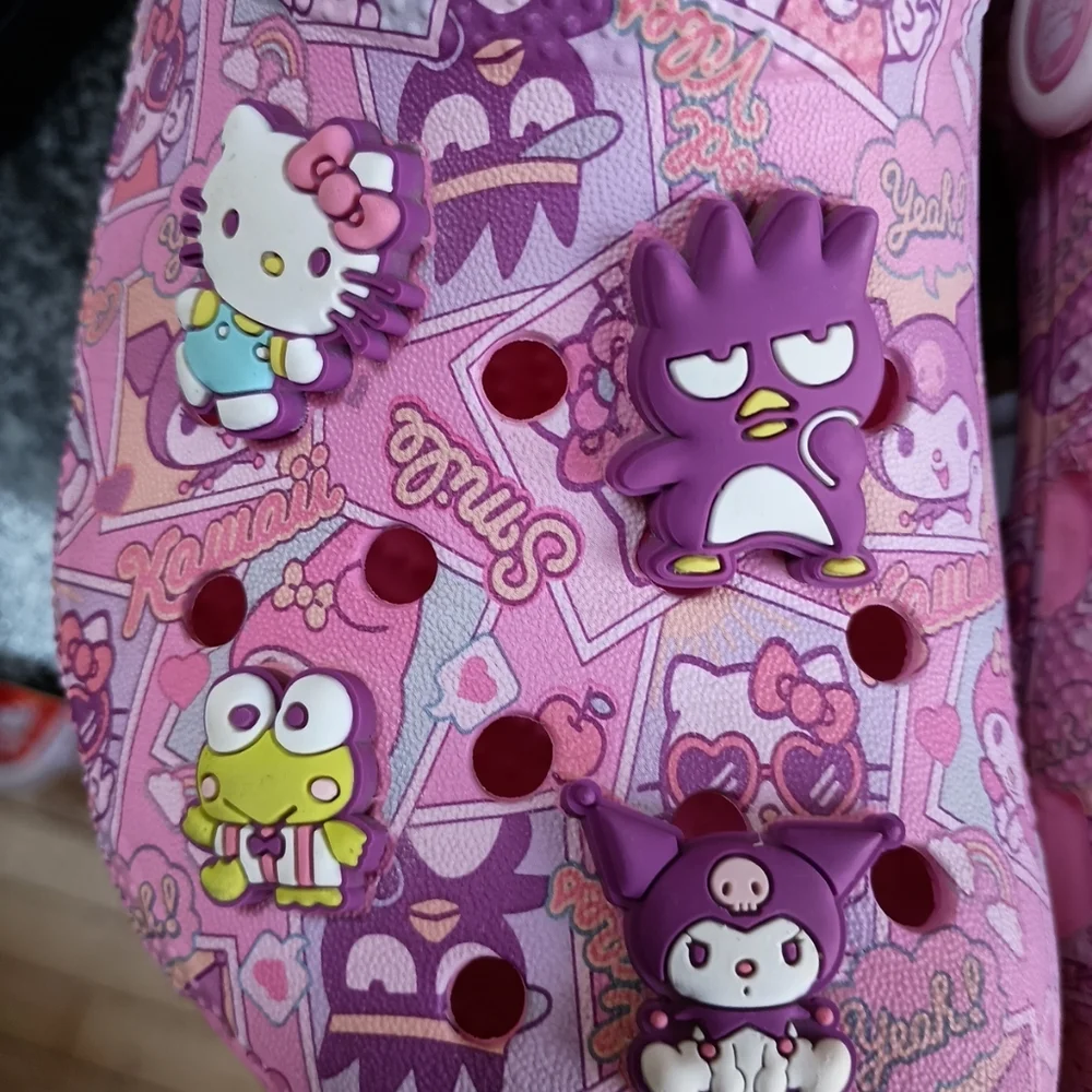 Crocs Hello Kitty & Friends Sanrio Classic W/Jibbitzs Clogs Junior Size 3/W 5 - Picture 5 of 8